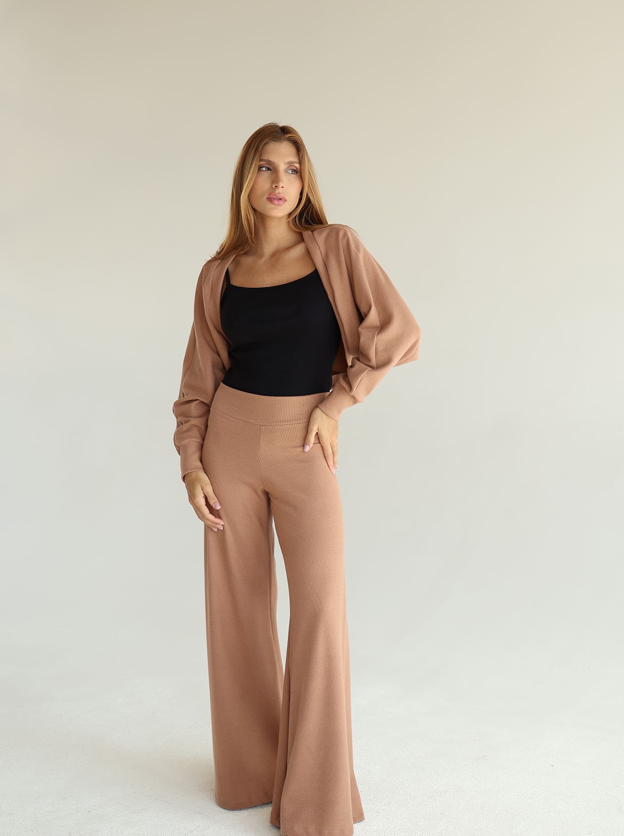 15594705576-img-1536.jpg Calça Flare Canelada - Imagem 1